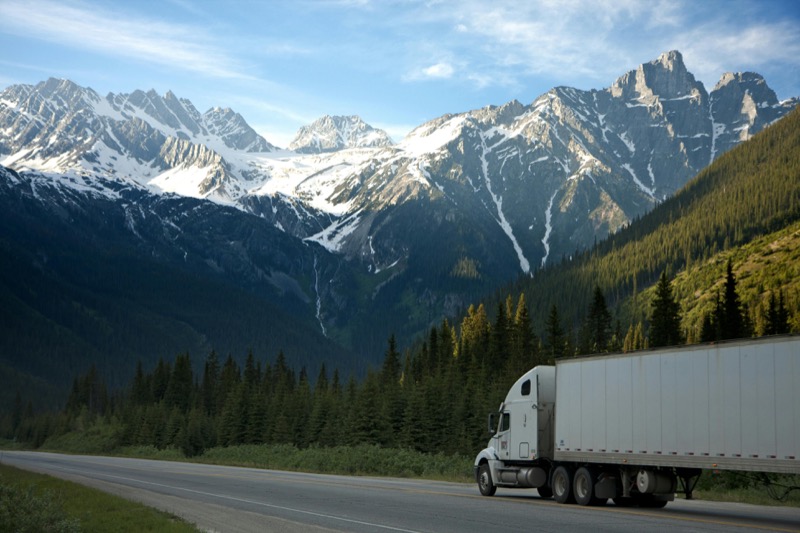 Truck crossing the U.S.–Canada border